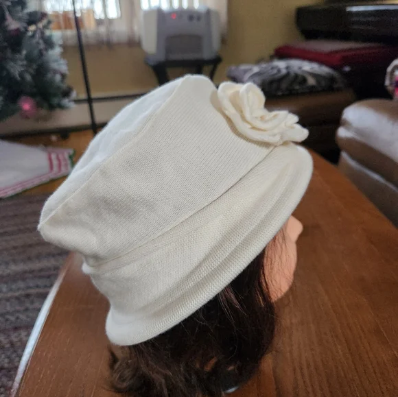 Parkhurst Cream Women's Cotton Knit Hat with Floral Detail Vintage Styled New - Picture 3 of 10
